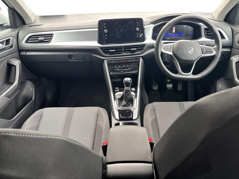 2026 Volkswagen T-Roc - image 8