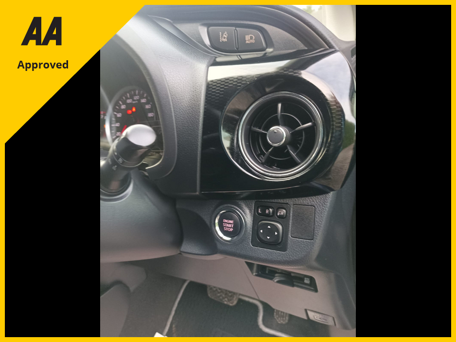 2020 Toyota Yaris - image 7