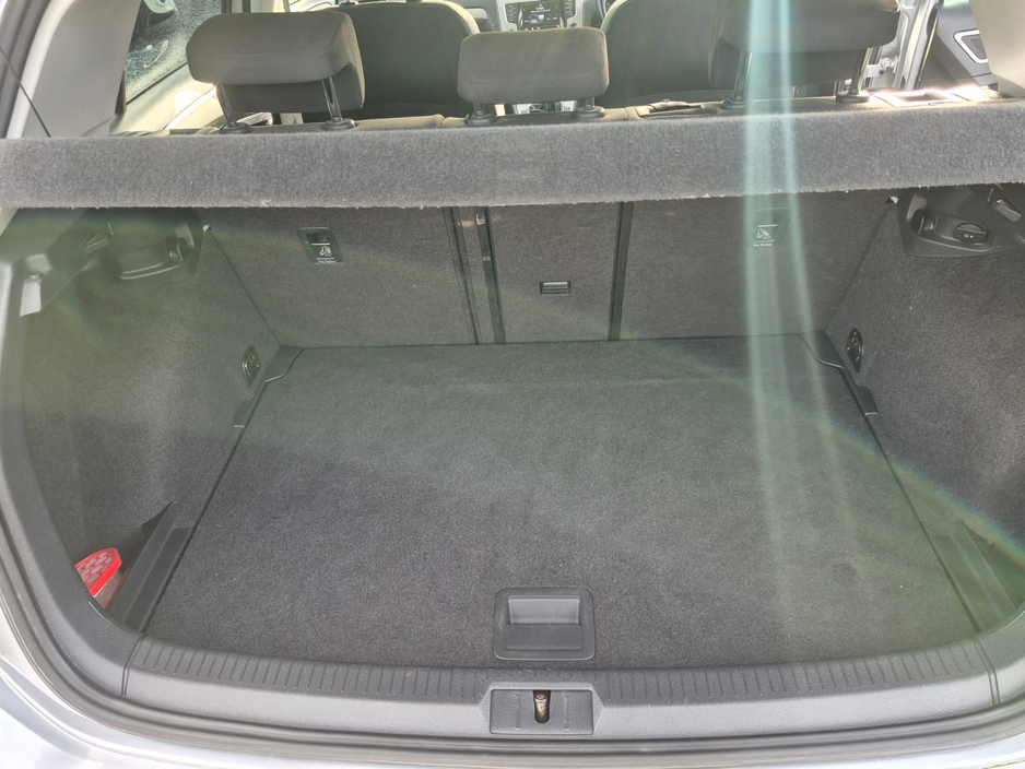 2014 Volkswagen Golf - image 8