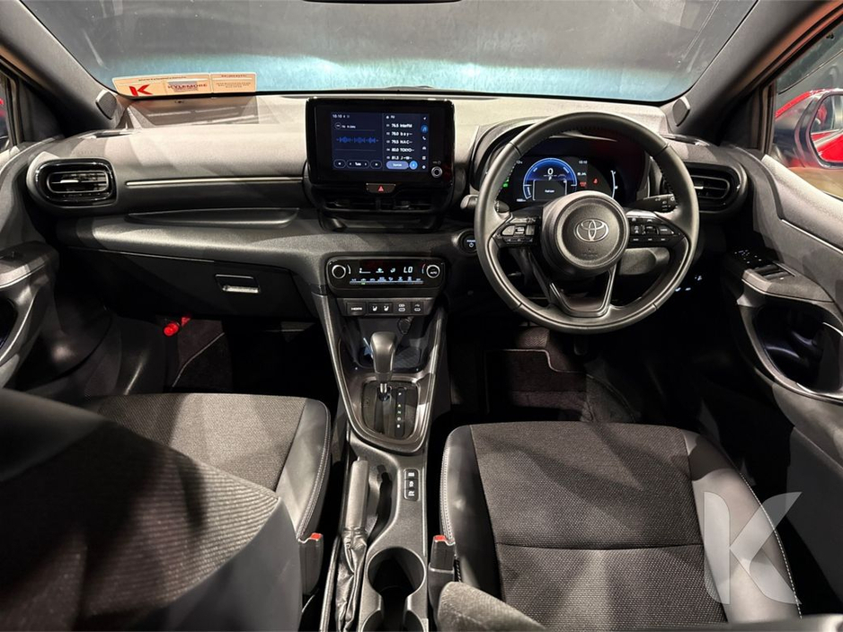 2024 Toyota Yaris - image 13