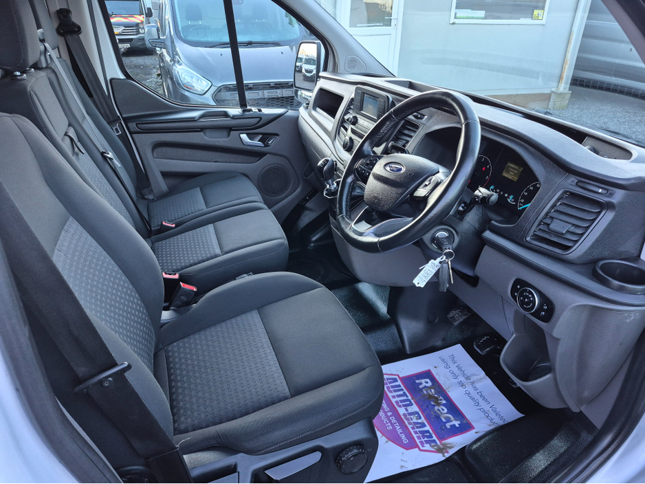2018 Ford Transit Custom - image 8
