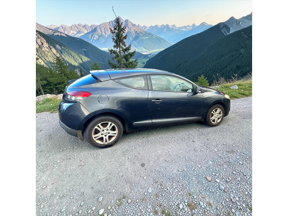 2010 Renault Megane - image 6