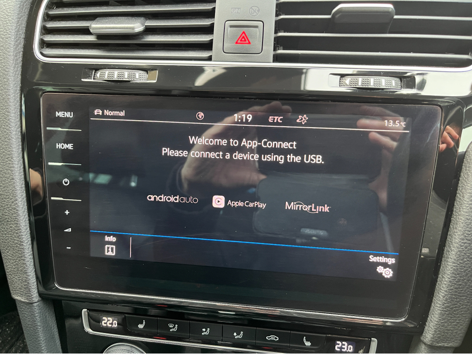 2020 Volkswagen Golf - image 23