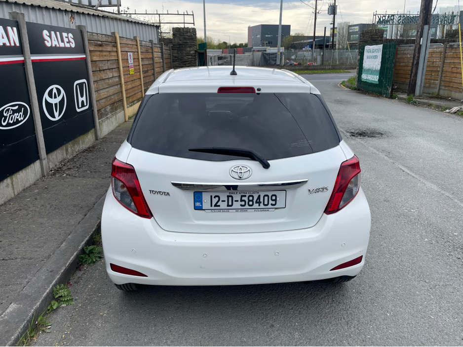 2012 Toyota Yaris - image 5