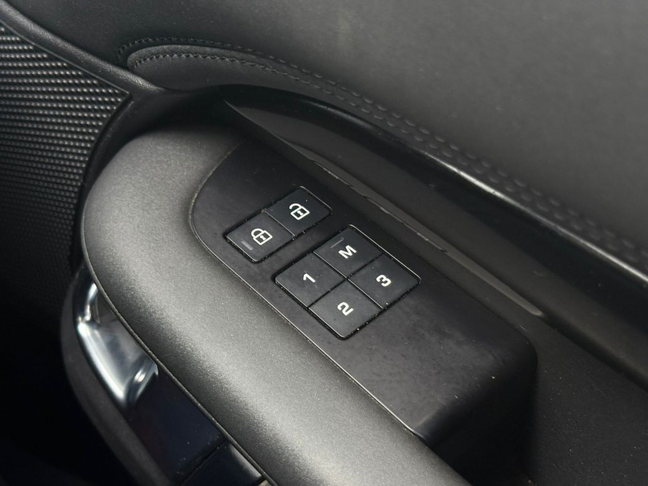 2024 Land Rover Discovery - image 17