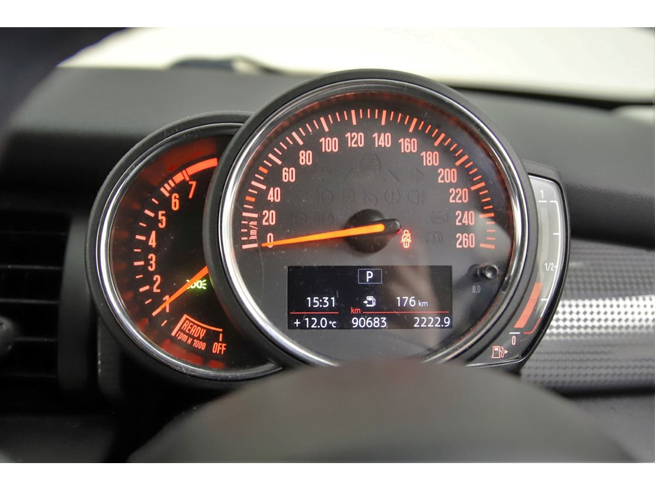 2017 MINI Hatch 1.5 COOPER AUTO 5DR *BI-TONE ROOF*UPGRADED 17" ALLOY WHEELS* €16,490