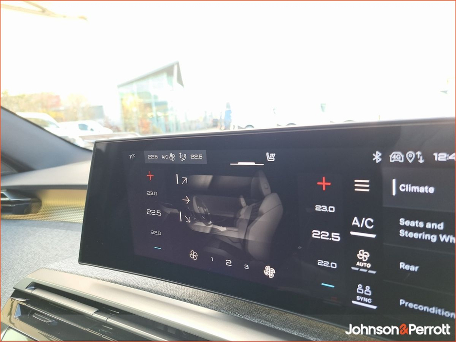 2025 Peugeot 5008 TOP SPEC ! BEV 73kwh 210hp GT ! €58,900