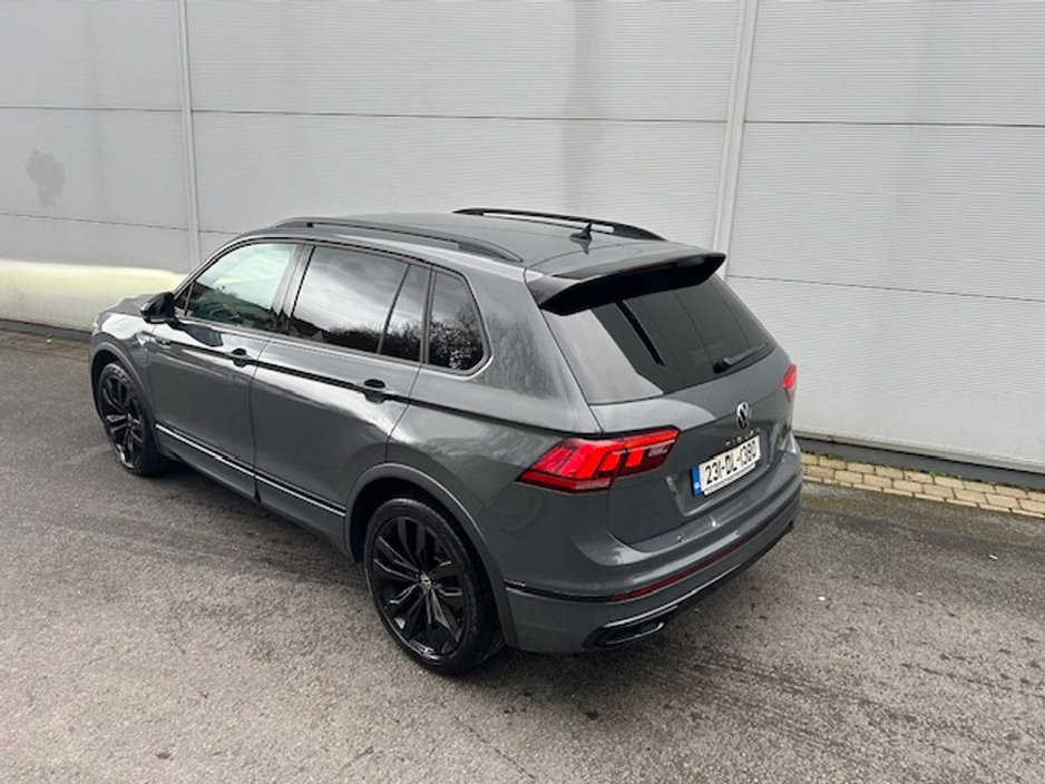 2023 Volkswagen Tiguan - image 11