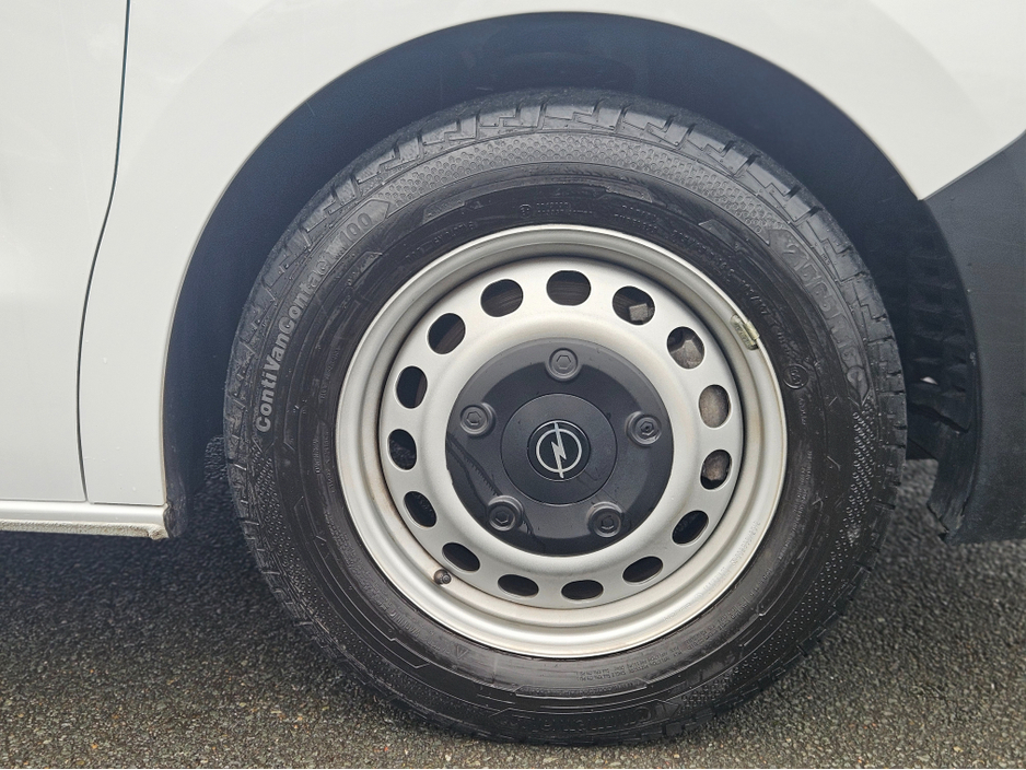 2025 Opel Vivaro - image 8