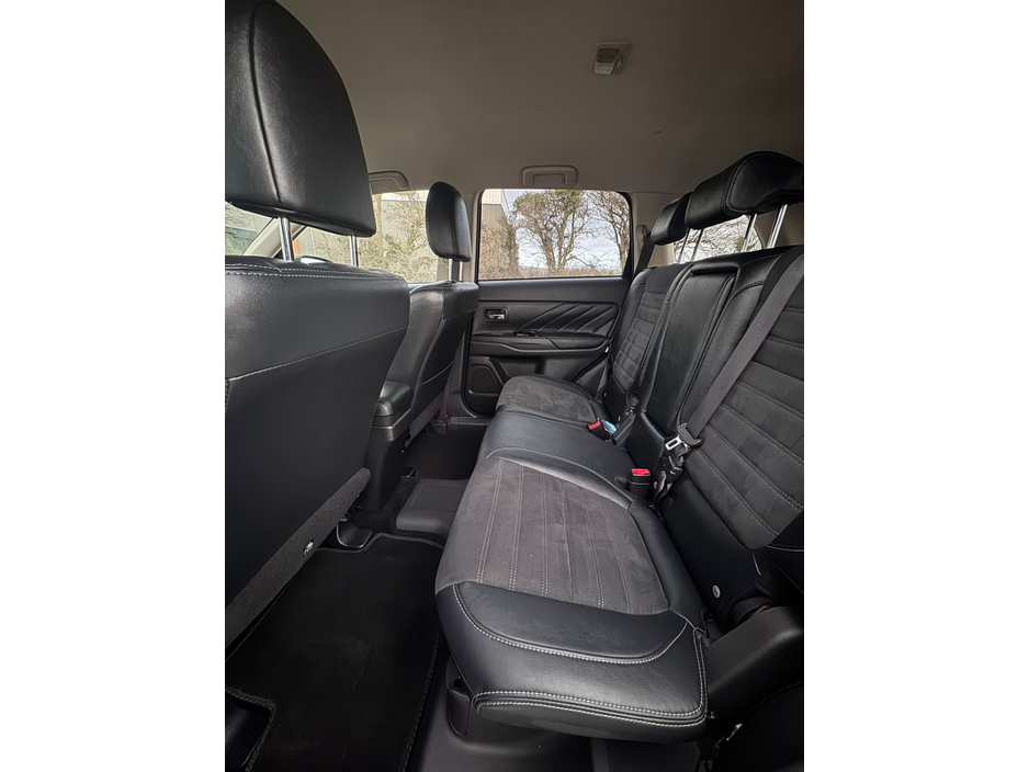 2016 Mitsubishi Outlander - image 23