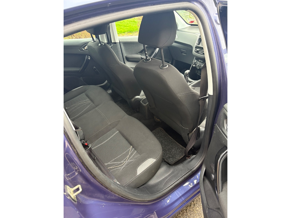 2013 Peugeot 208 - image 11