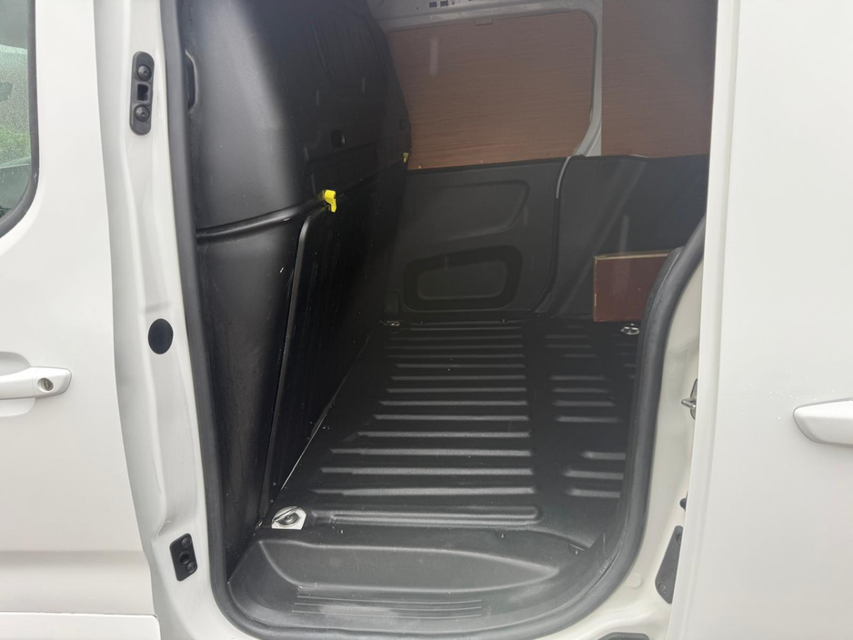 2022 Peugeot Partner PROFESSIONAL PREMIUM BLUEHDI L1 €14,550