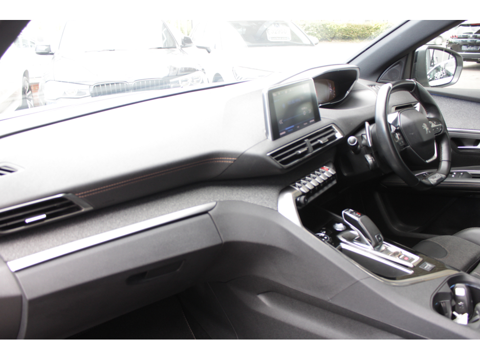 2020 Peugeot 5008 - image 23