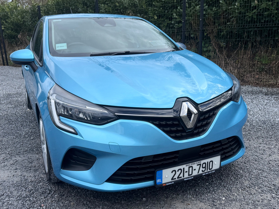 2022 Renault Clio - image 2