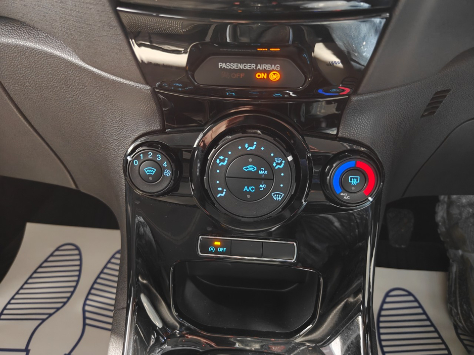2017 Ford Fiesta - image 12