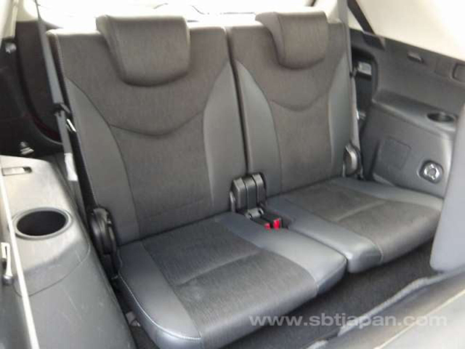 2020 Toyota Prius - image 8