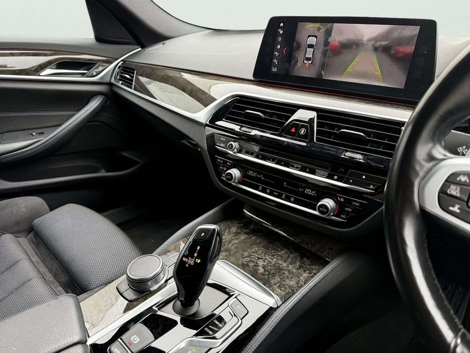 2017 BMW 5 Series - image 4