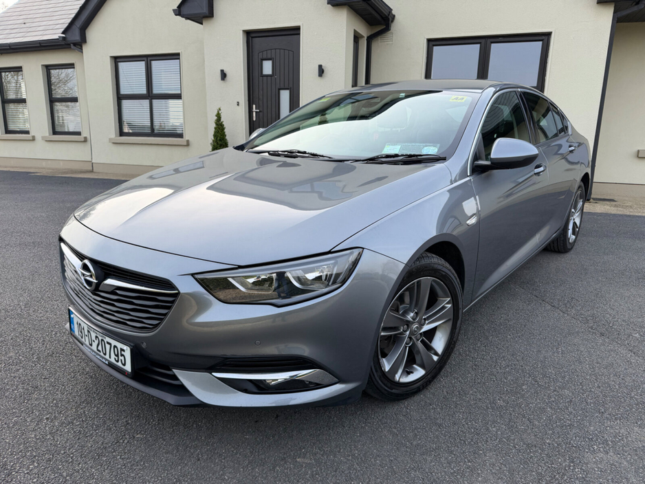 2019 Opel Insignia - image 2
