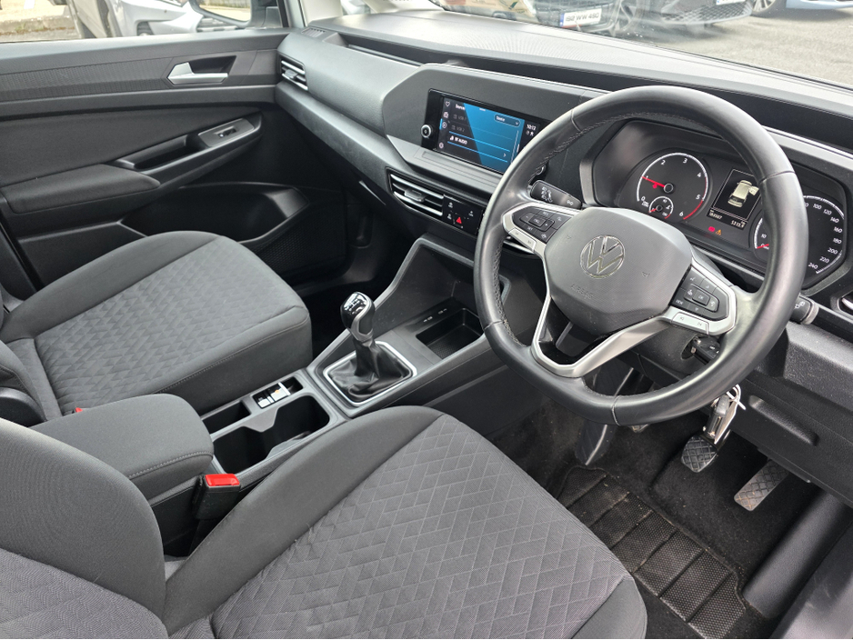 2022 Volkswagen Caddy - image 2