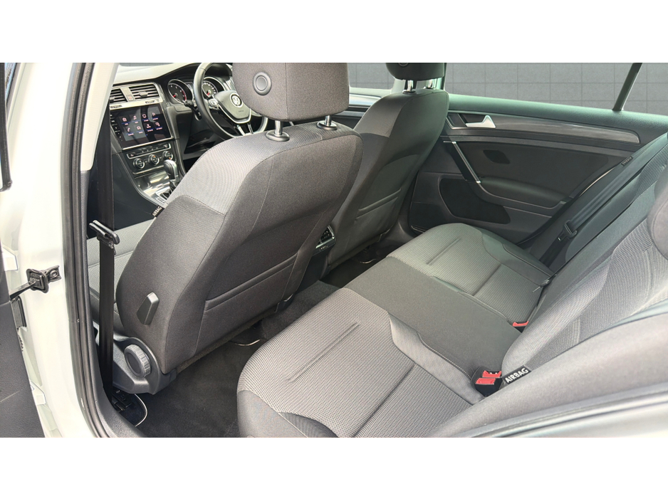 2017 Volkswagen Golf - image 30
