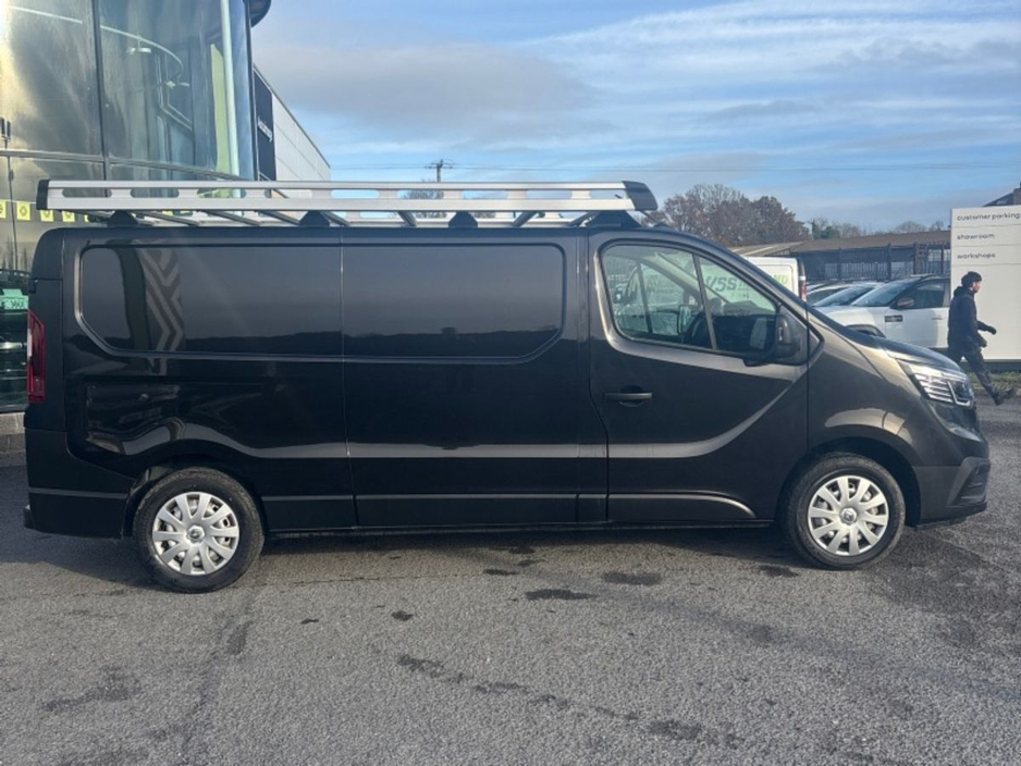 2024 Renault Trafic - image 8