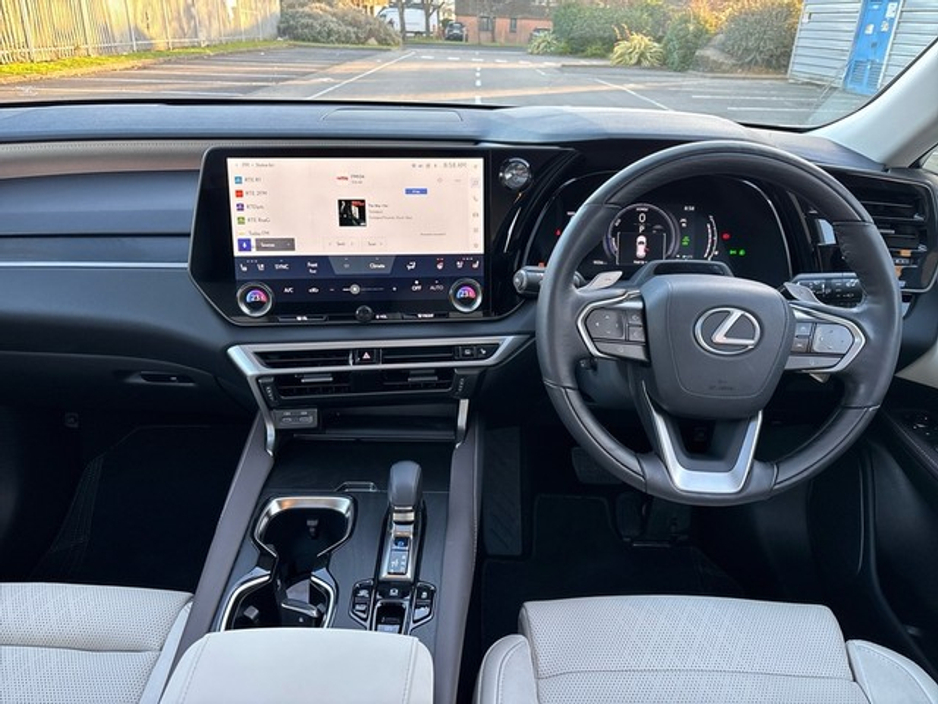 2025 Lexus RX 450h+ PHEV PREMIUM // PAN ROOF // HEATED & COOLING LEATHER SEATS // 360 CAMERA & PARK ASSIST // POWER TAILGATE // FULL WARRANTY €87,945