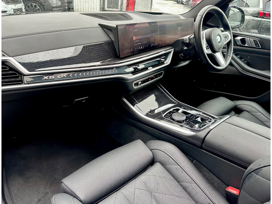 2025 BMW X5 - image 10