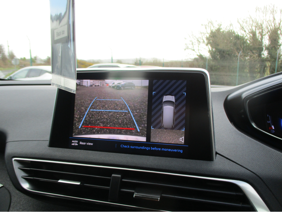 2019 Peugeot 5008 - image 3