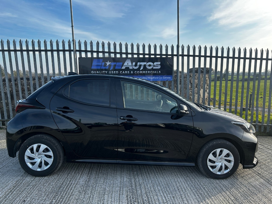 2021 Toyota Yaris - image 6