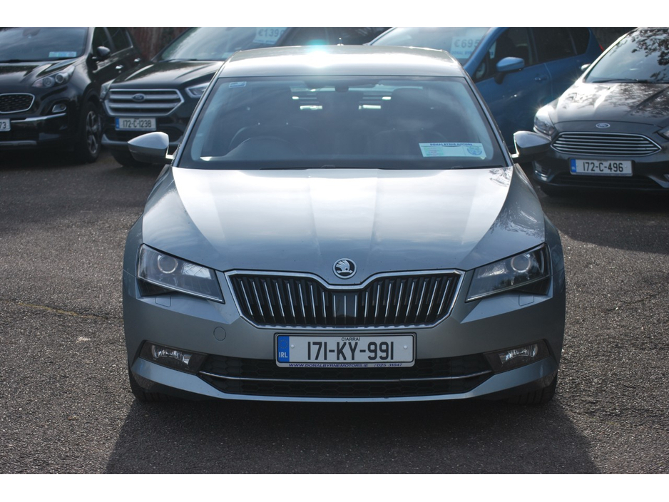 2017 Skoda Superb - image 2