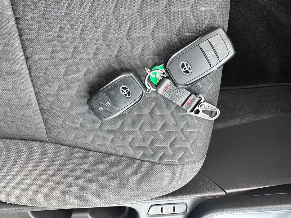 2024 Toyota Yaris Cross - image 23