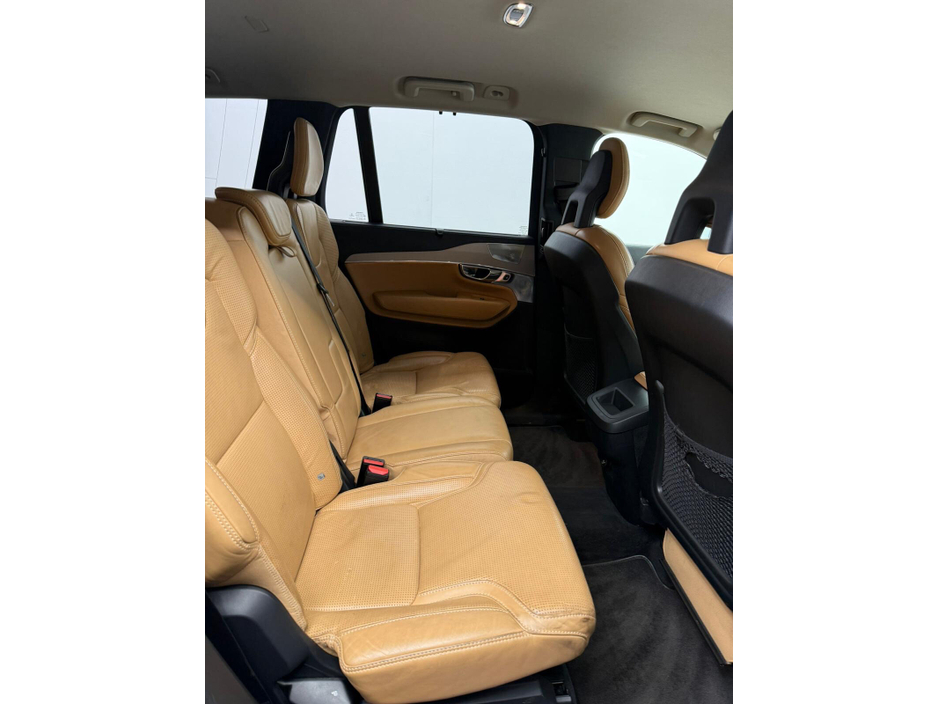 2015 Volvo XC90 - image 9