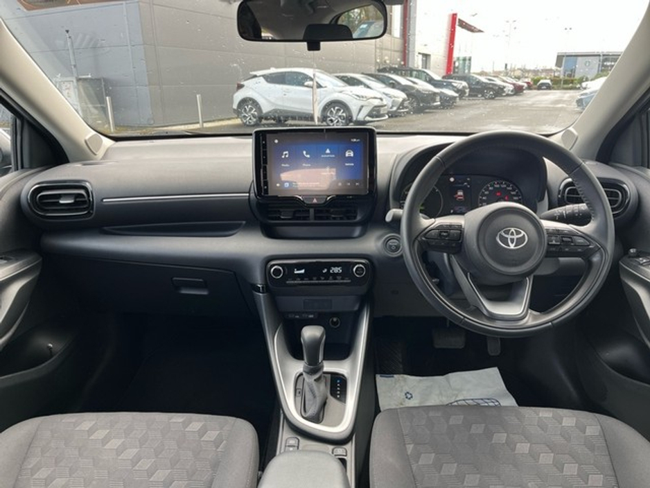 2024 Toyota Yaris - image 8