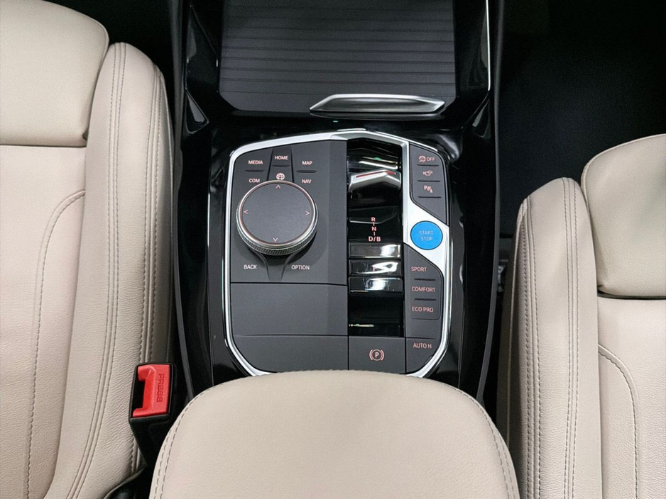 2024 BMW iX3 - image 10
