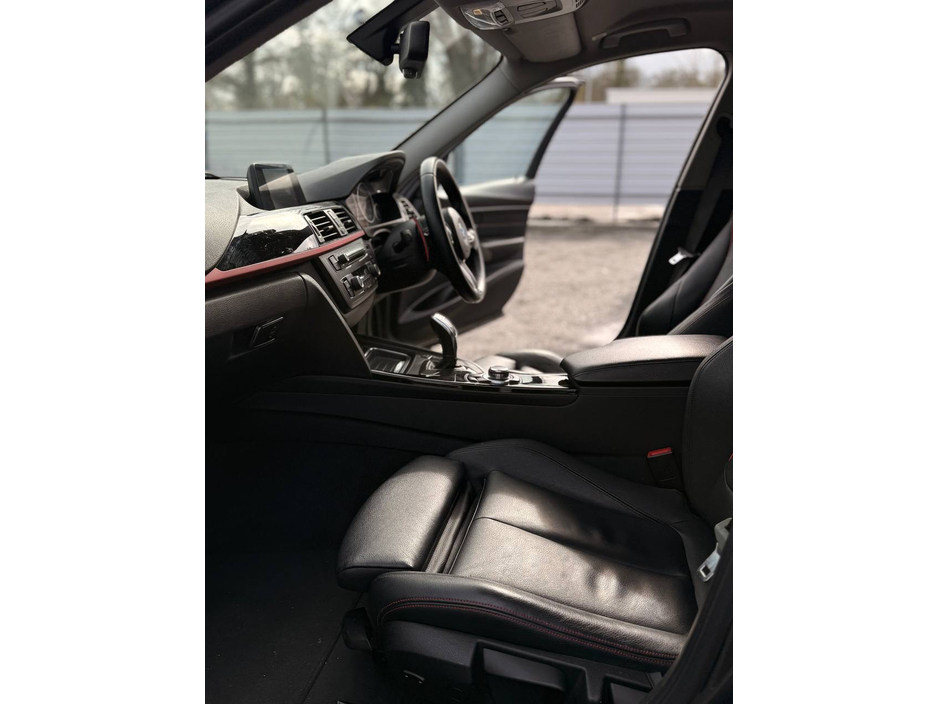 2015 BMW 3 Series - image 34