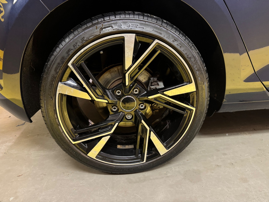 2013 Volkswagen Golf - image 29