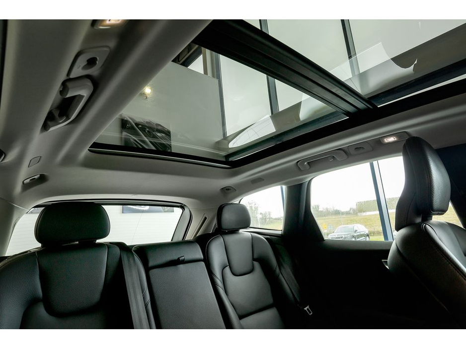 2023 Volvo XC60 - image 28