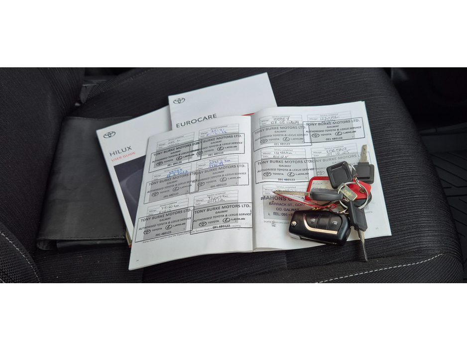 2022 Toyota Hilux - image 7