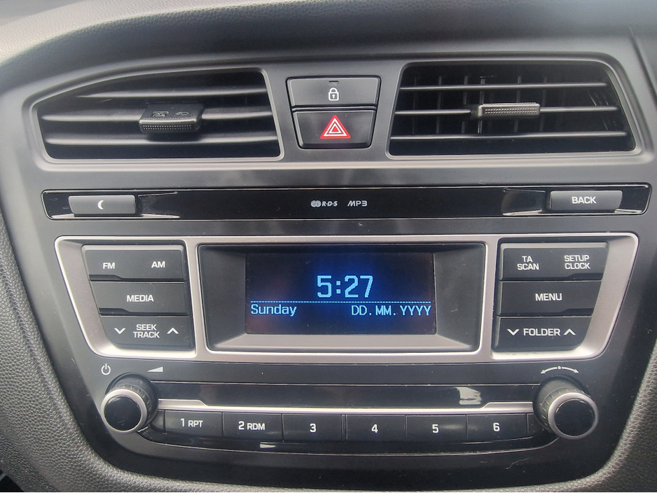 2017 Hyundai i20 - image 16