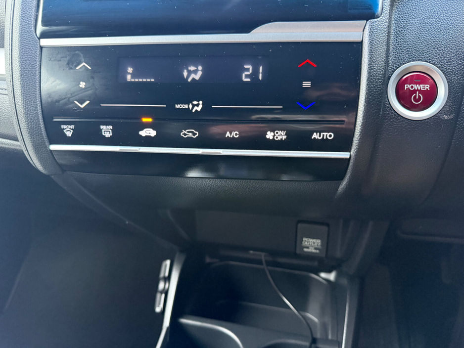 2015 Honda Fit - image 14