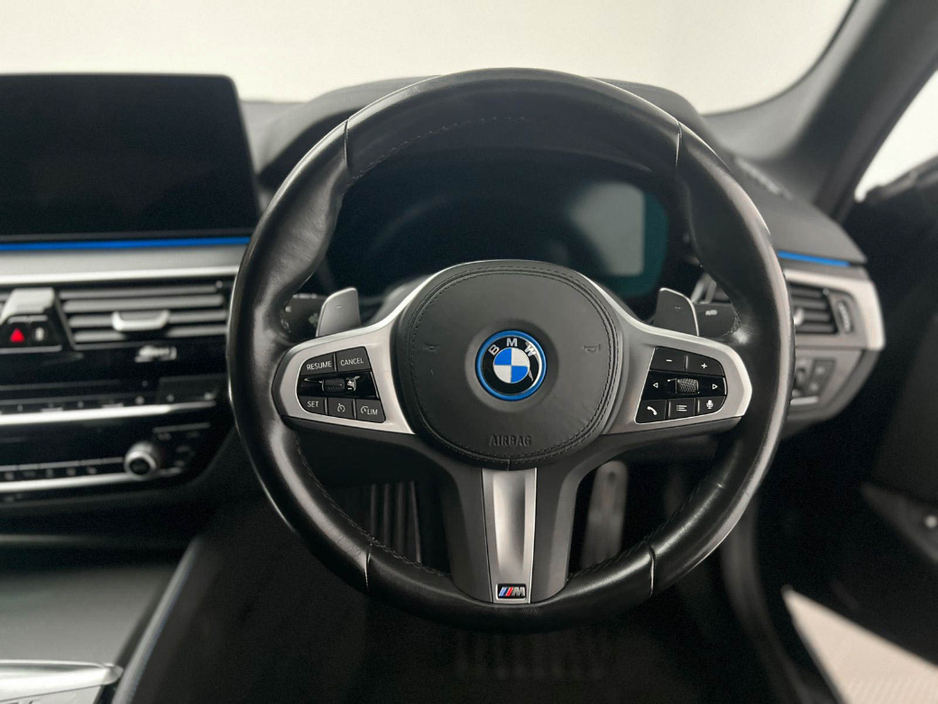 2023 BMW 5 Series - image 10