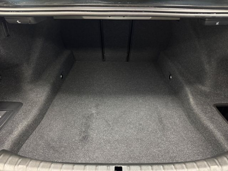 2020 BMW 5 Series - image 18