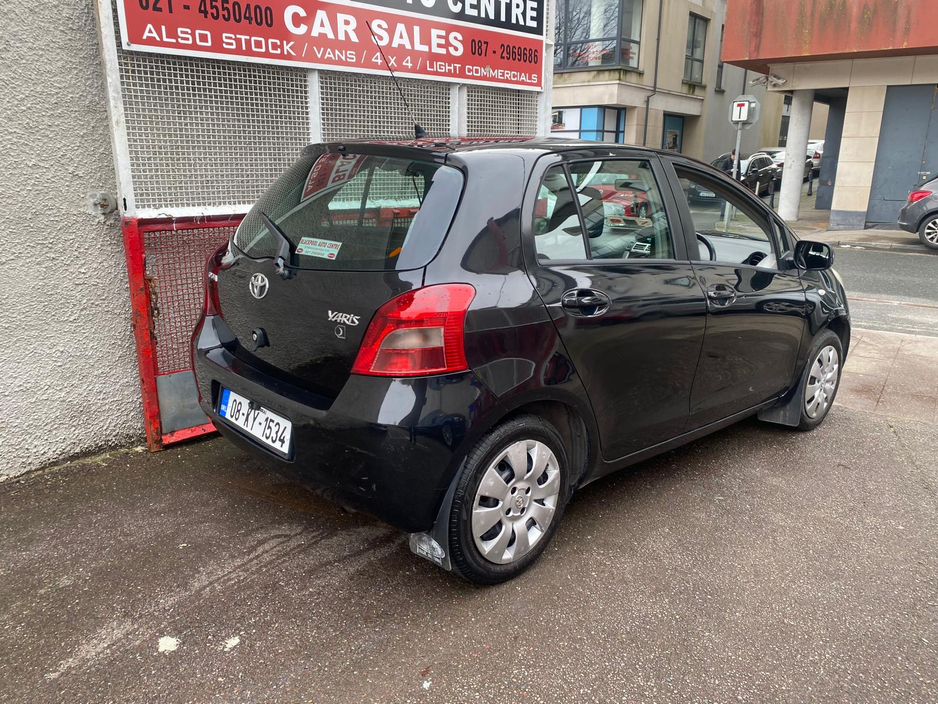2008 Toyota Yaris - image 11