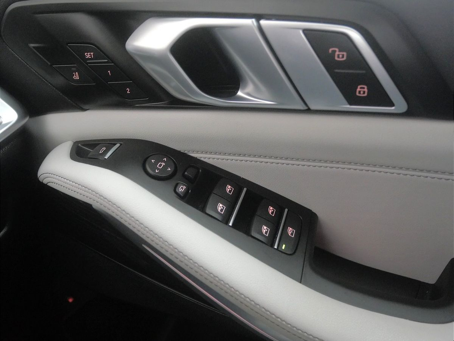 2025 BMW X5 - image 21