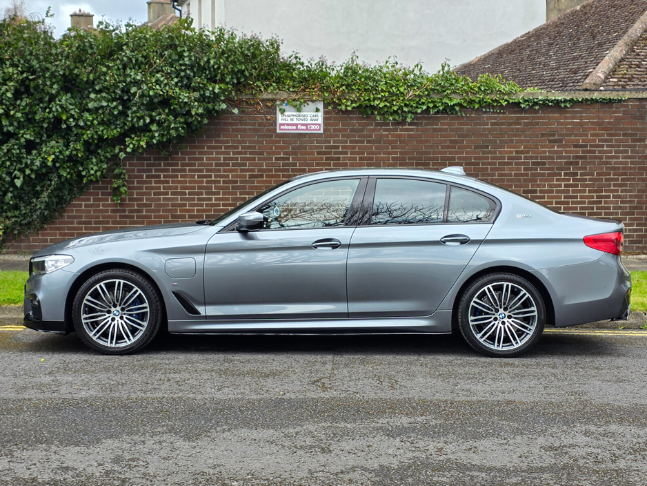 2017 BMW 5 Series - image 11