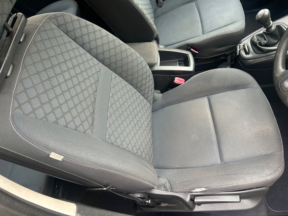 2010 Renault Grand Scenic - image 11