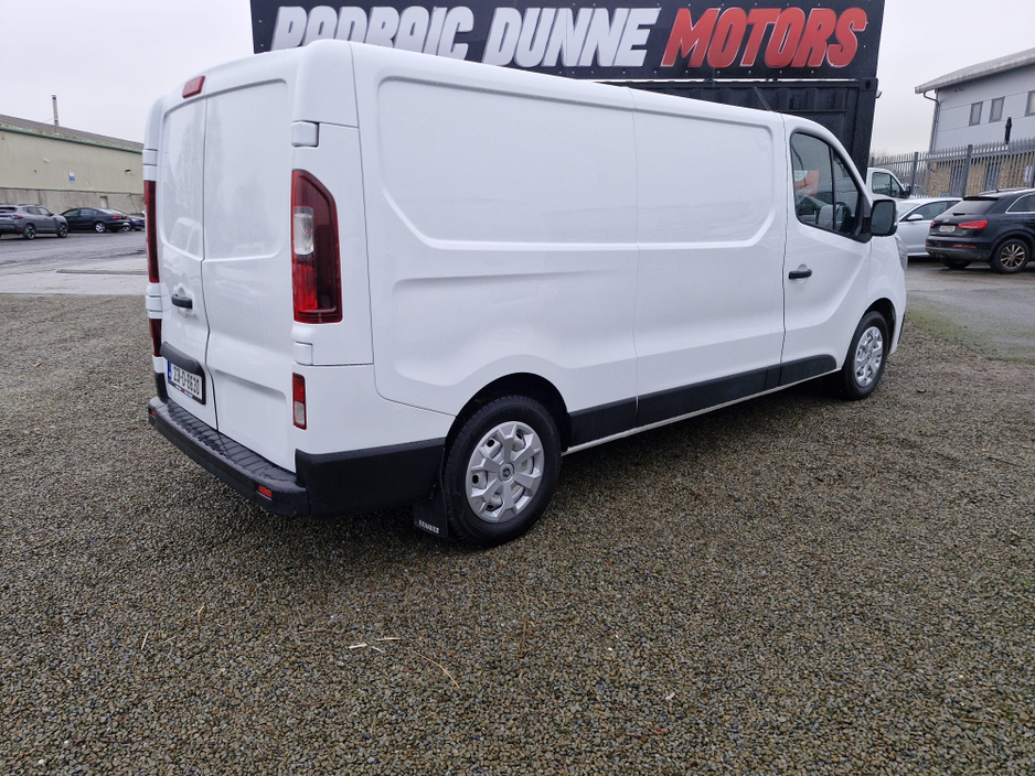 2023 Renault Trafic RED VAN FWD 130 3T1 E6 L2H1 3DR €18,450
