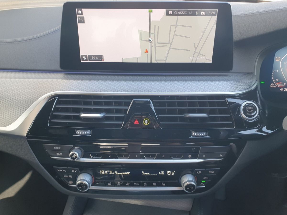 2020 BMW 5 Series - image 8