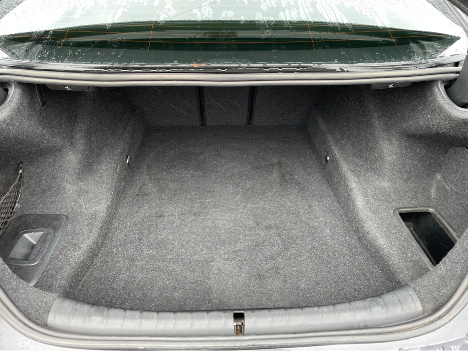 2021 BMW 5 Series - image 6