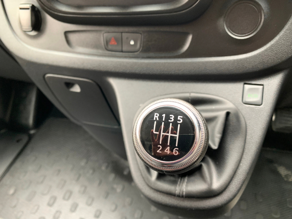 2021 Renault Trafic - image 20